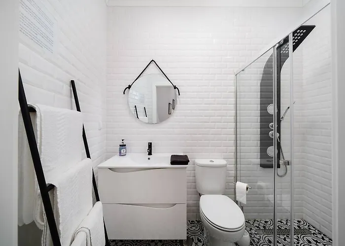 Stylish Old Town Apartment *